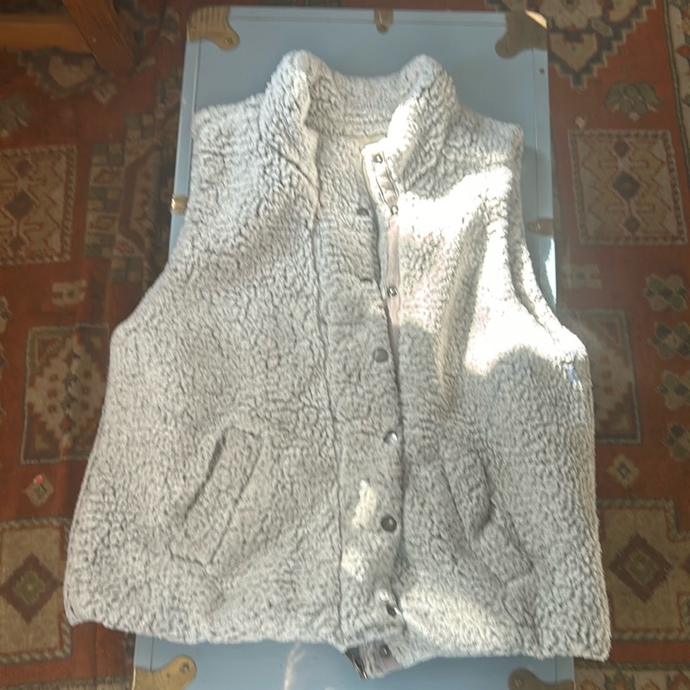 Thread Supply Warm Grey Wind Breaker 🐇